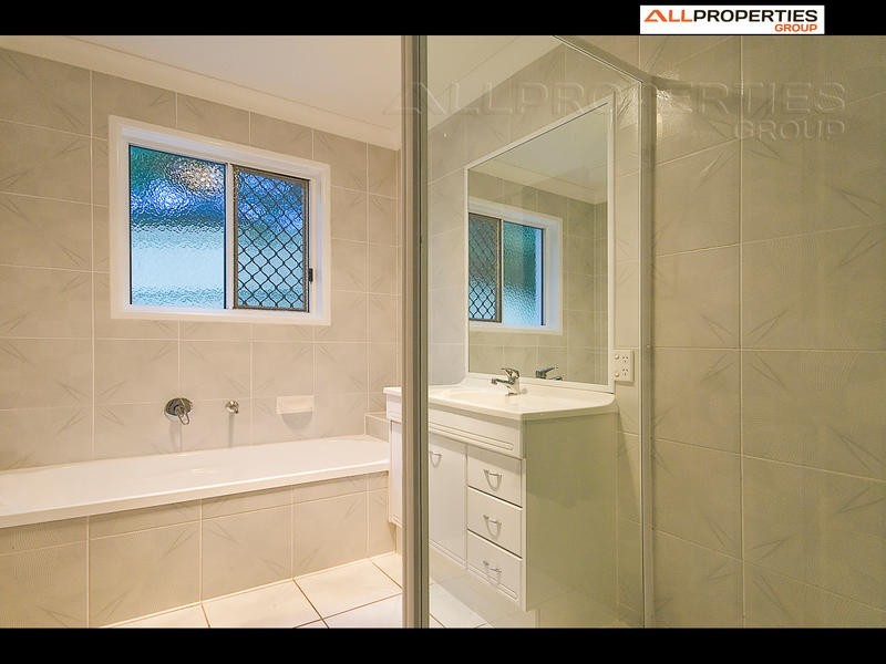 20 Booloumba Crescent, Forest Lake QLD 4078