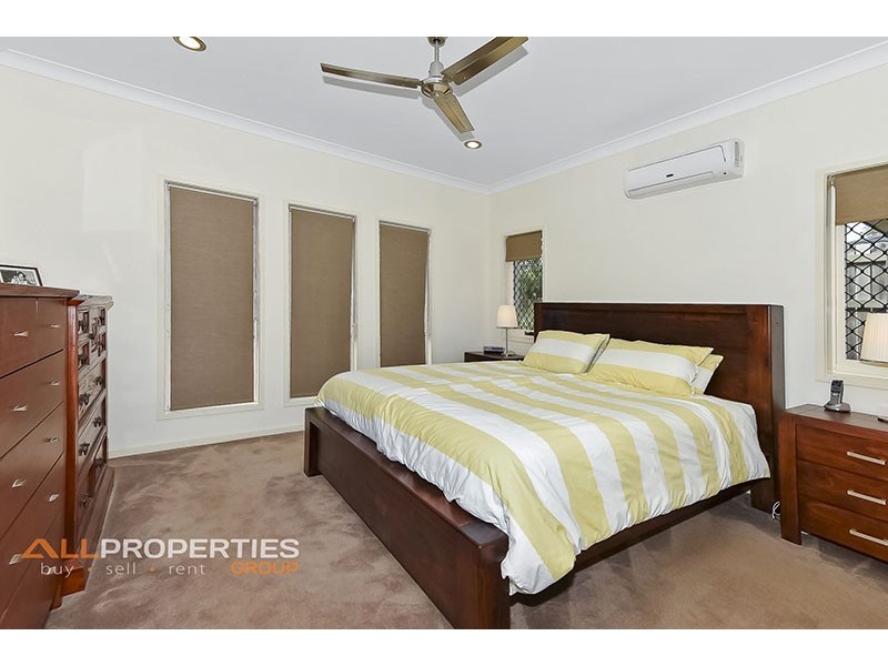 13 Bellthorpe Cres, Waterford QLD 4133