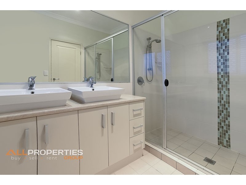 13 Bellthorpe Cres, Waterford QLD 4133