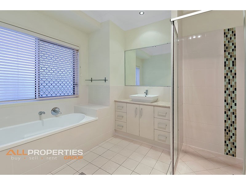 13 Bellthorpe Cres, Waterford QLD 4133