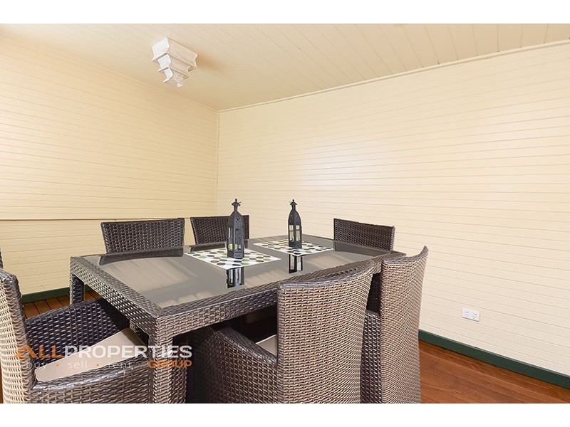 8 Standford Place, Regents Park QLD 4118