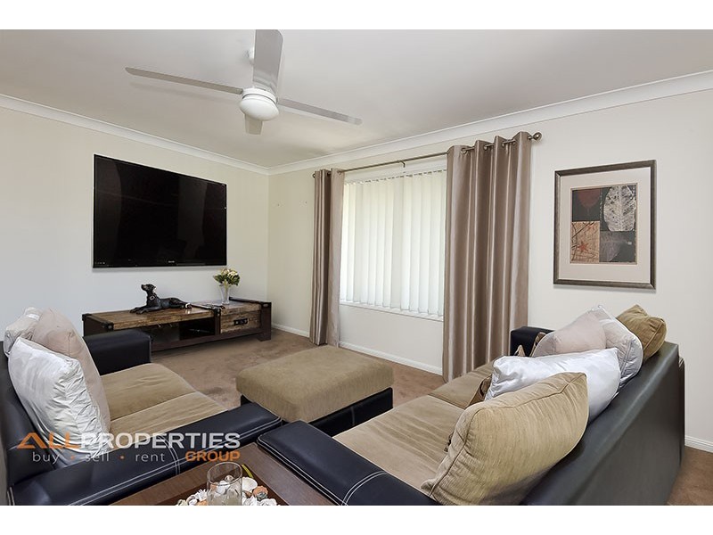 8 Standford Place, Regents Park QLD 4118
