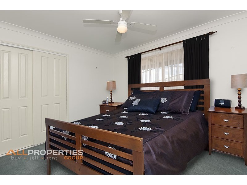 8 Standford Place, Regents Park QLD 4118