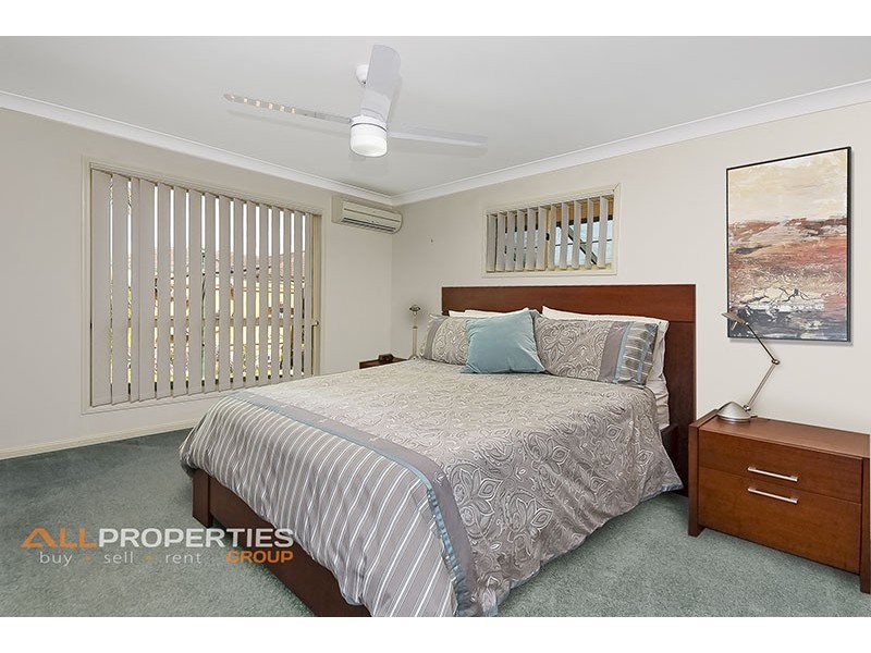 8 Standford Place, Regents Park QLD 4118