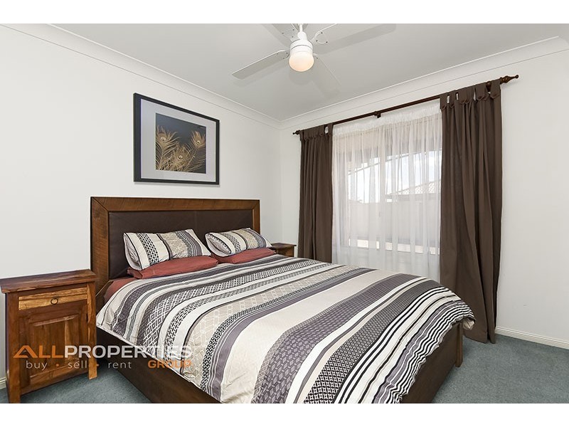 8 Standford Place, Regents Park QLD 4118