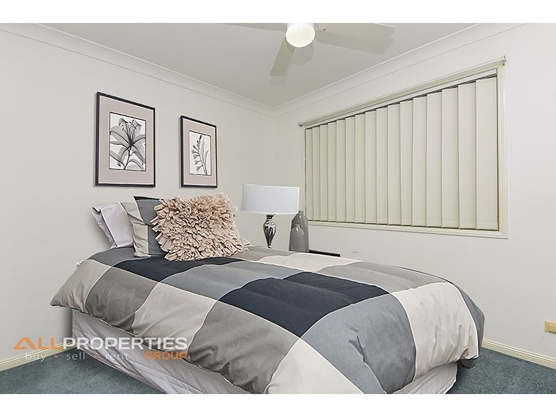 8 Standford Place, Regents Park QLD 4118