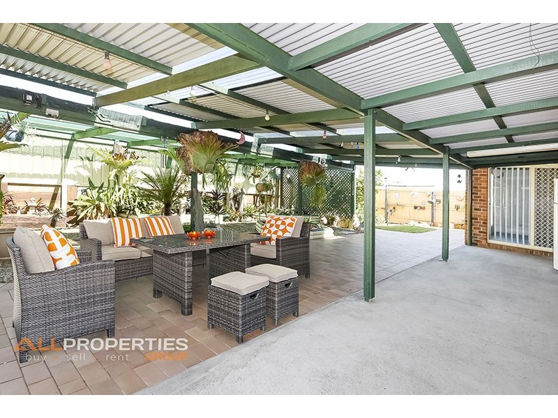 8 Standford Place, Regents Park QLD 4118