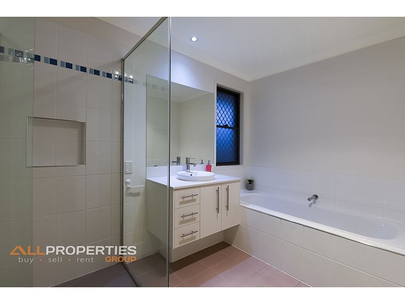 3 Knightsbridge Street, Oxley QLD 4075
