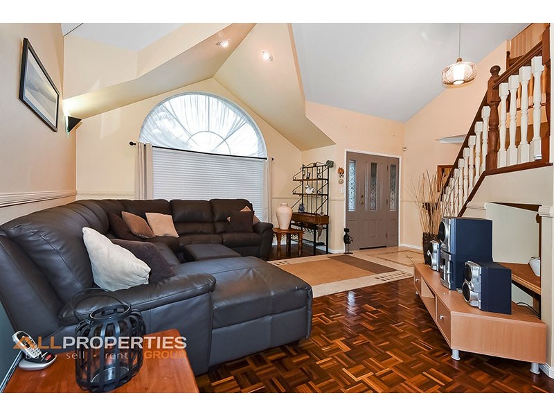 13 ARONIA COURT, Regents Park QLD 4118