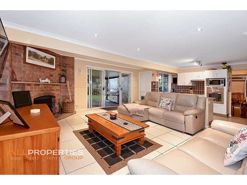 13 ARONIA COURT, Regents Park QLD 4118