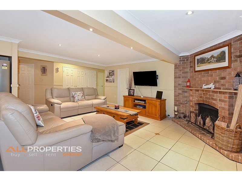 13 ARONIA COURT, Regents Park QLD 4118