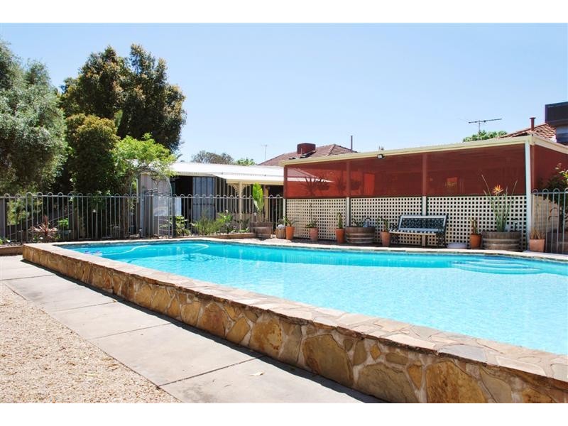 2 Victoria Drive, Modbury SA 5092