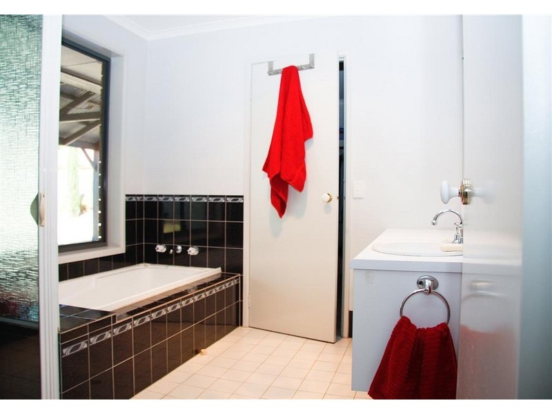 43 Foxfield Drive, Onkaparinga Hills SA 5163