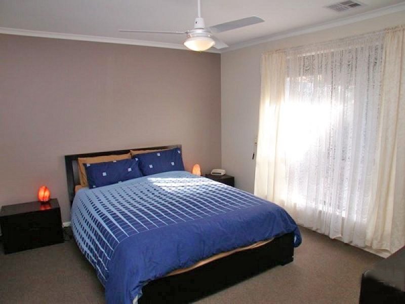 2A Redcraze Street, Aberfoyle Park SA 5159