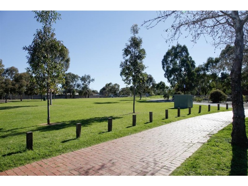 17 Burley Griffin Boulevard, Brompton SA 5007