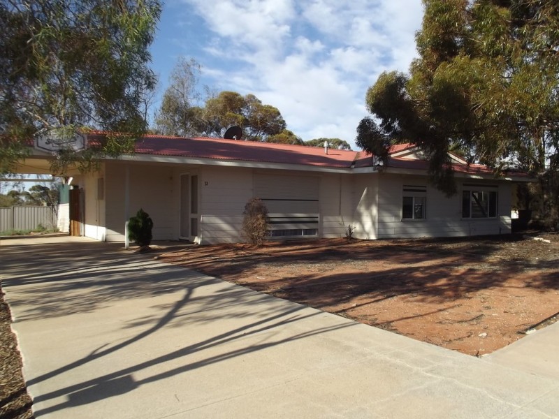 33 Irrapatana Street, Roxby Downs SA 5725