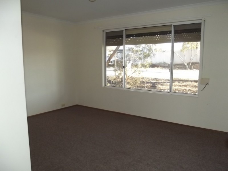 33 Irrapatana Street, Roxby Downs SA 5725