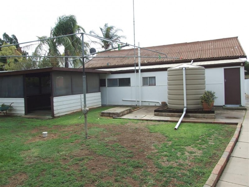 55 Tenth St, Renmark SA 5341