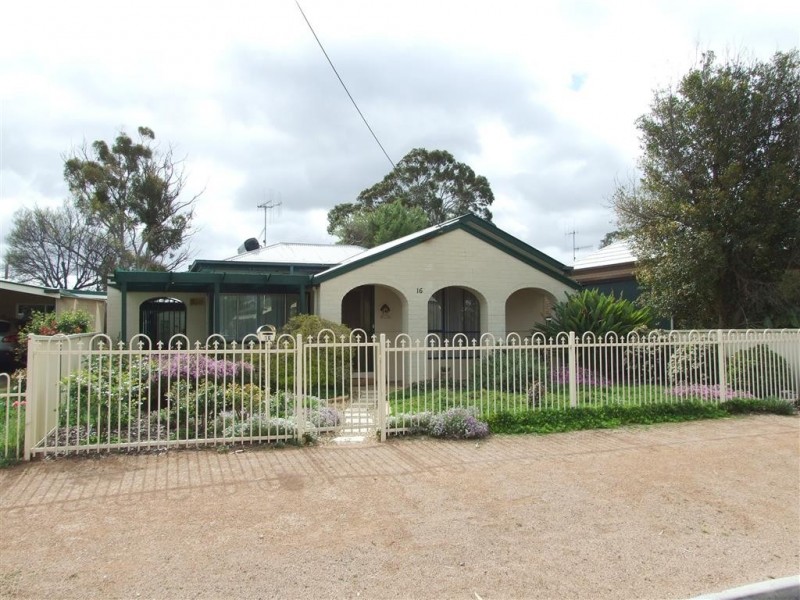 16 Twelfth St, Renmark SA 5341