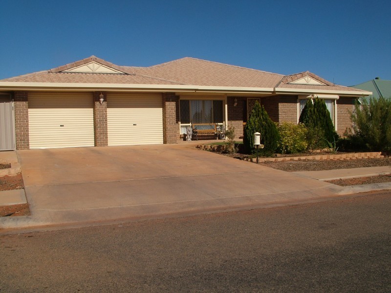 4 Coolibah Drive, Roxby Downs SA 5725