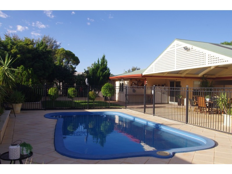 35 Quandong Street, Roxby Downs SA 5725