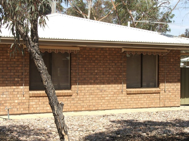 13 Booromi St, Woomera SA 5720
