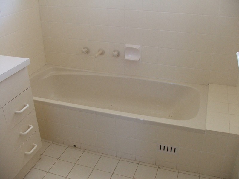 13 Booromi St, Woomera SA 5720