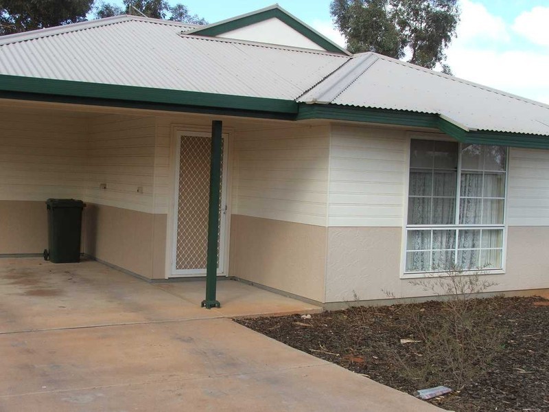 11/11 Pine Crescent, Roxby Downs SA 5725