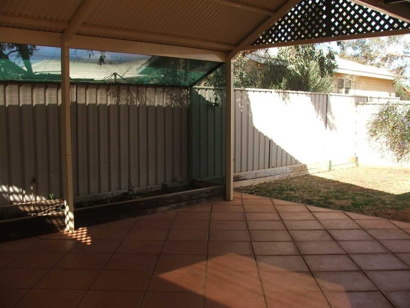 11/11 Pine Crescent, Roxby Downs SA 5725