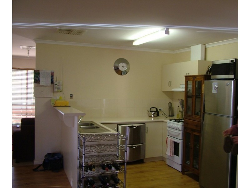 18 Pine Crescent, Roxby Downs SA 5725