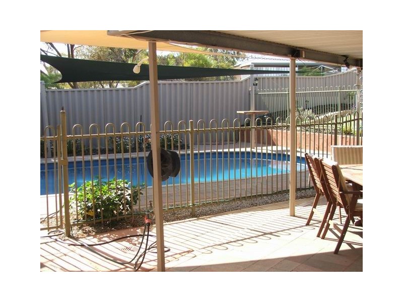 1 Arcoona Street, Roxby Downs SA 5725