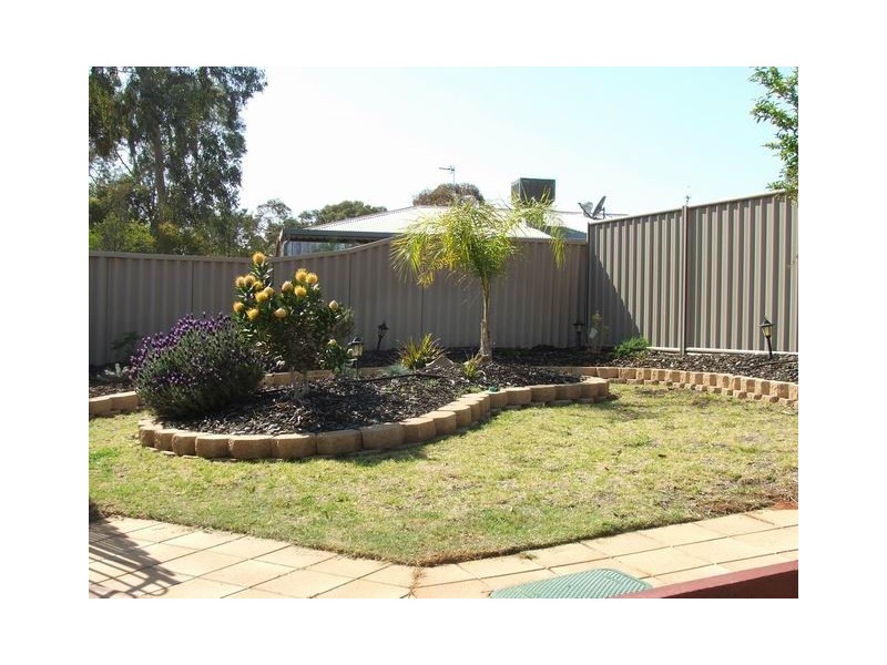 1 Arcoona Street, Roxby Downs SA 5725