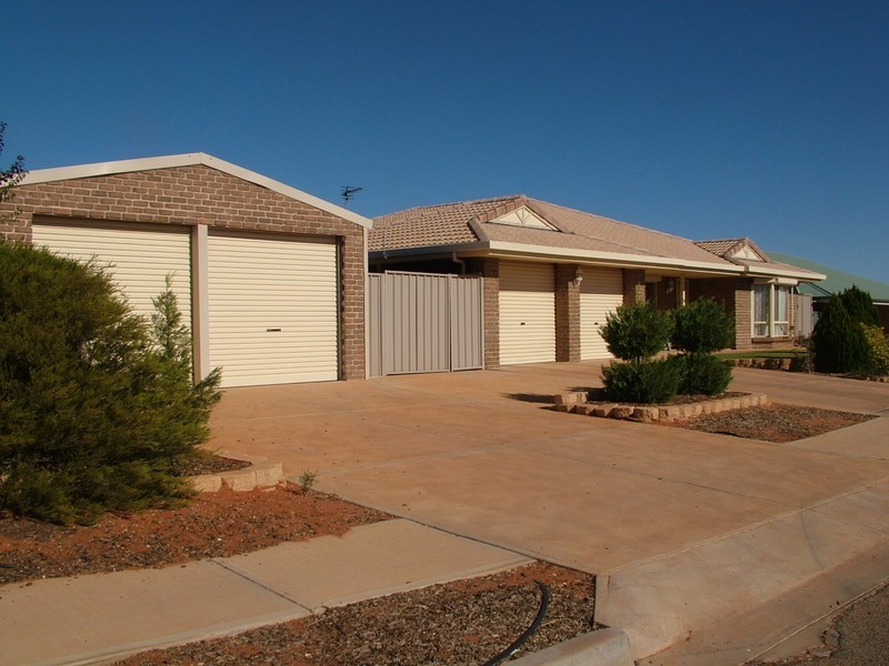 4 Coolibah Drive, Roxby Downs SA 5725
