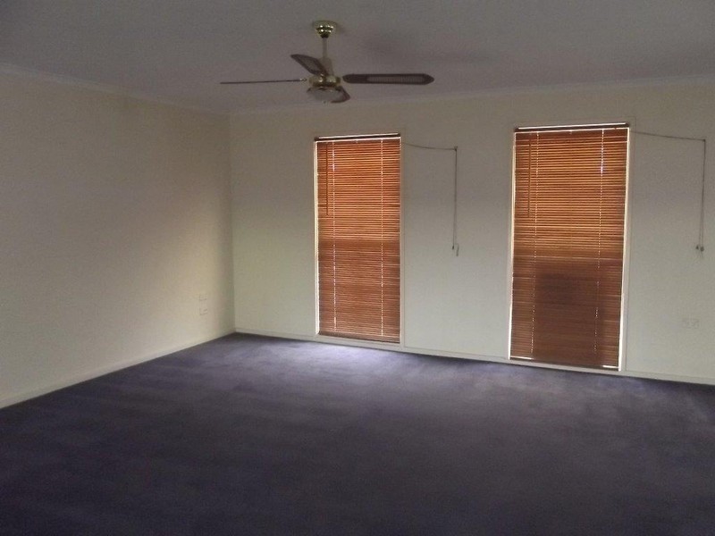 28 Pine Cres, Roxby Downs SA 5725