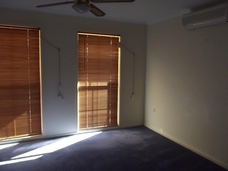 28 Pine Cres, Roxby Downs SA 5725