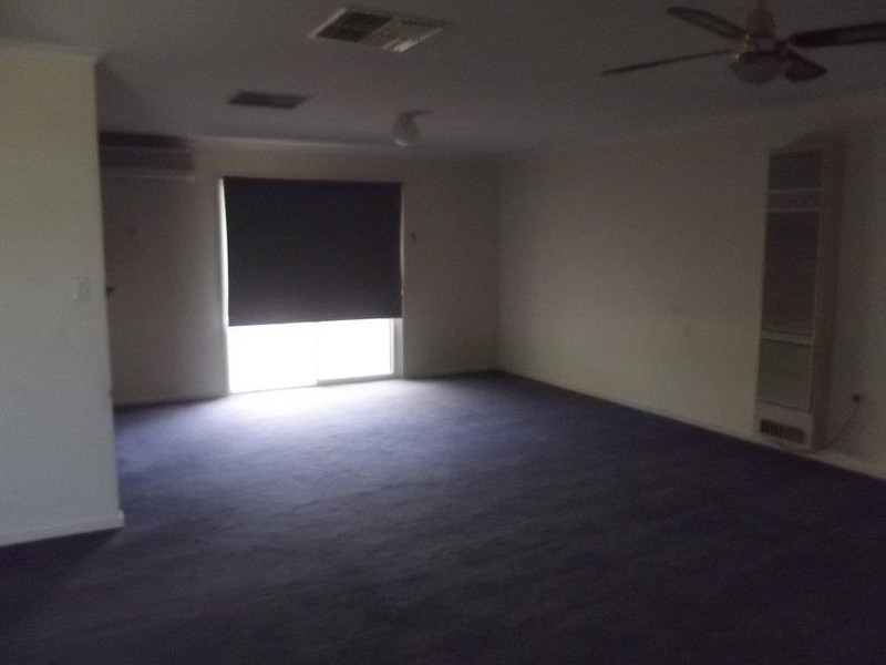 28 Pine Cres, Roxby Downs SA 5725