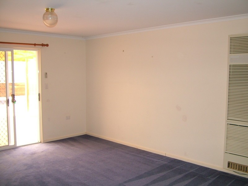 28 Pine Cres, Roxby Downs SA 5725