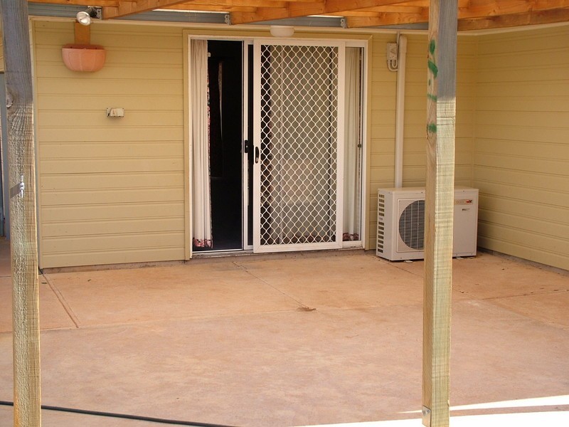 28 Pine Cres, Roxby Downs SA 5725