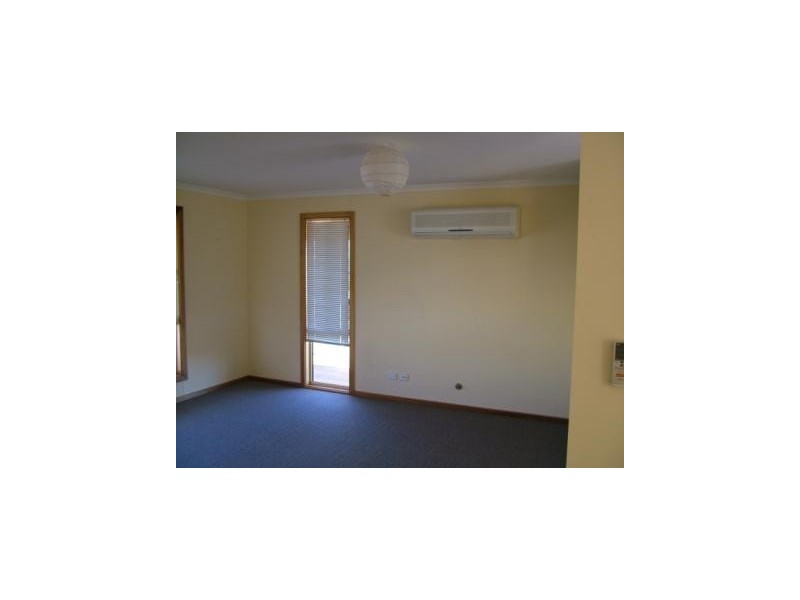 8 Maireana Crt, Roxby Downs SA 5725