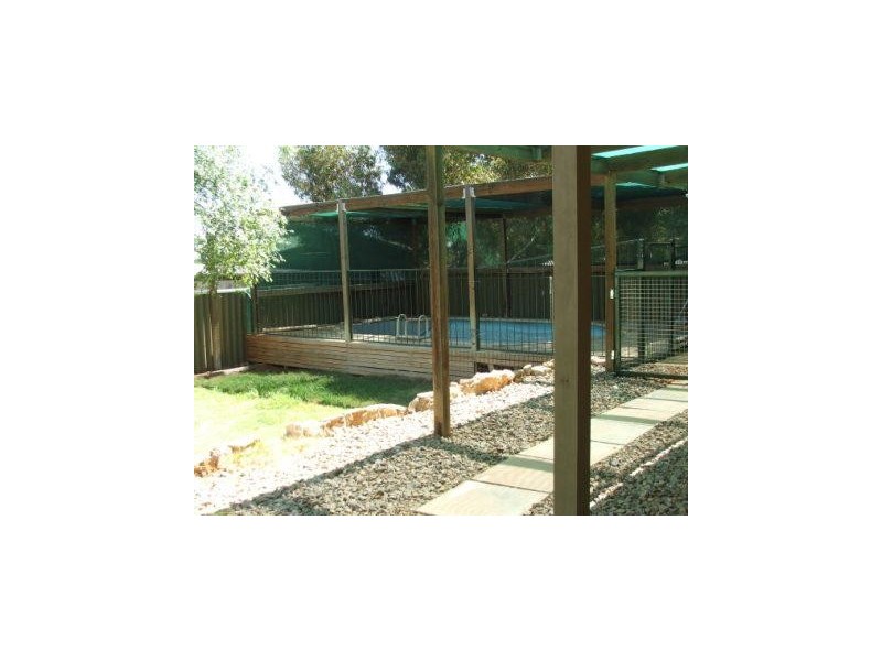 11 Bopeechee Street, Roxby Downs SA 5725