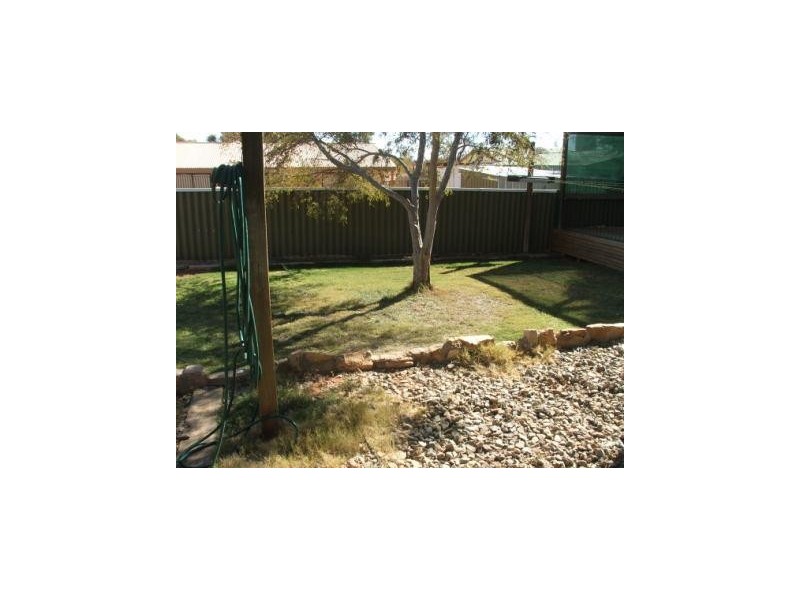 11 Bopeechee Street, Roxby Downs SA 5725