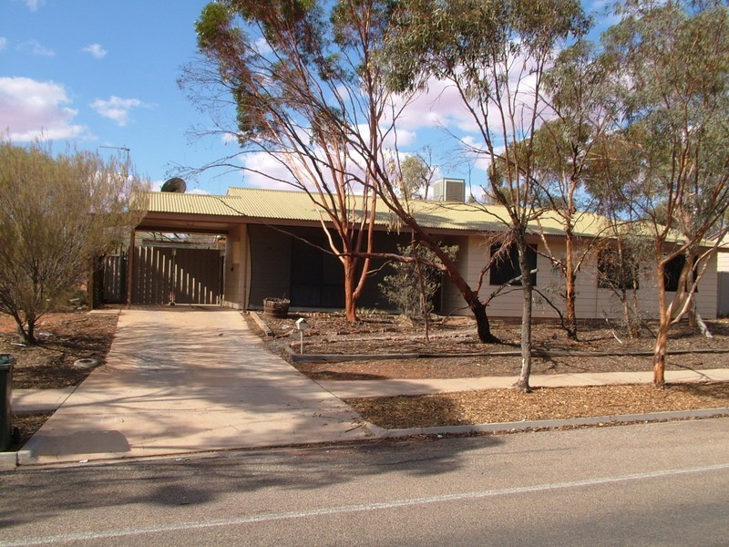 25 ARCOONA STREET, Roxby Downs SA 5725