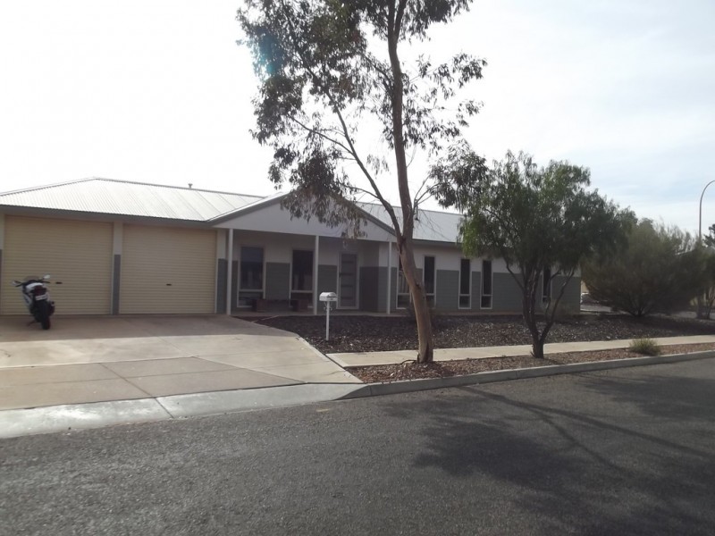 21 Swainsona Street, Roxby Downs SA 5725