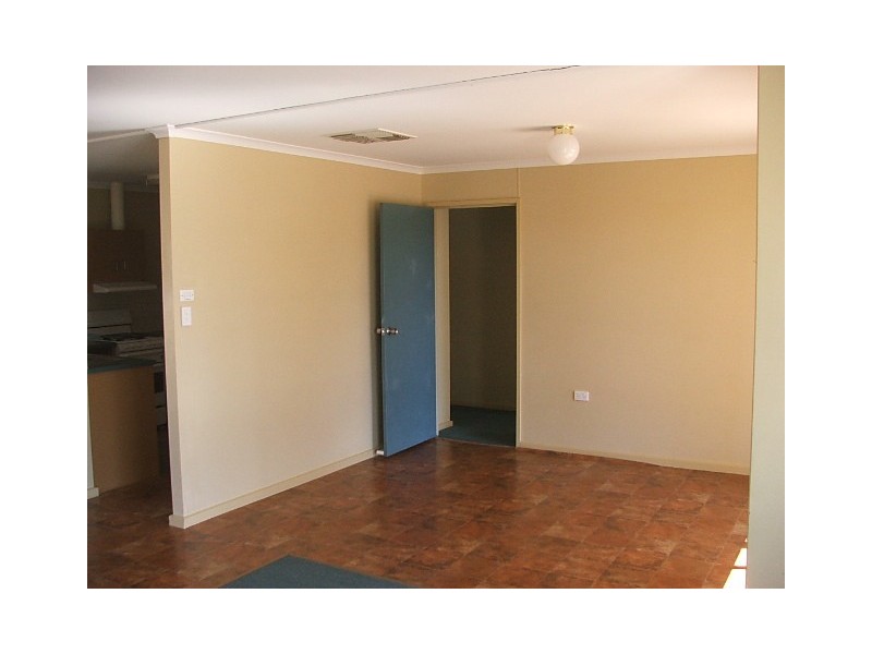 6 Pine Street, Roxby Downs SA 5725