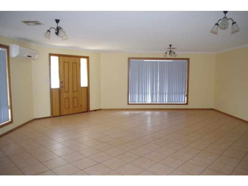 8 Cacatua Close, Roxby Downs SA 5725