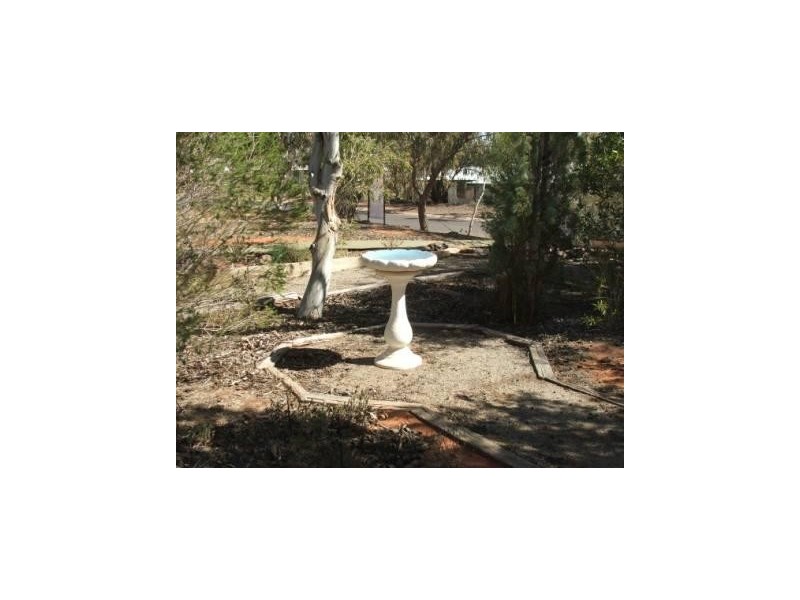 2 Bopeechee, Roxby Downs SA 5725