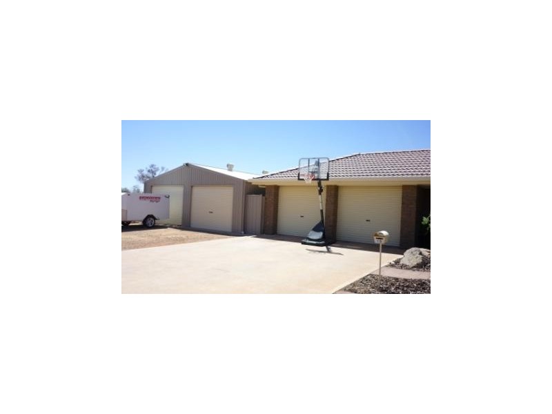 15  MAIREANA CIRCUIT, Roxby Downs SA 5725