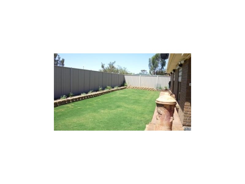 15  MAIREANA CIRCUIT, Roxby Downs SA 5725