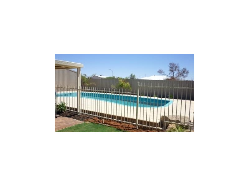 15  MAIREANA CIRCUIT, Roxby Downs SA 5725