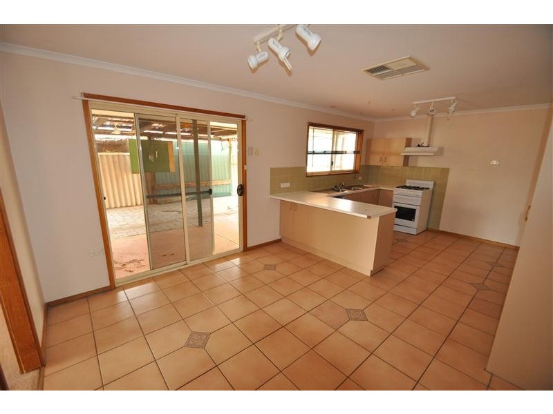 65  Pioneer Drive, Roxby Downs SA 5725